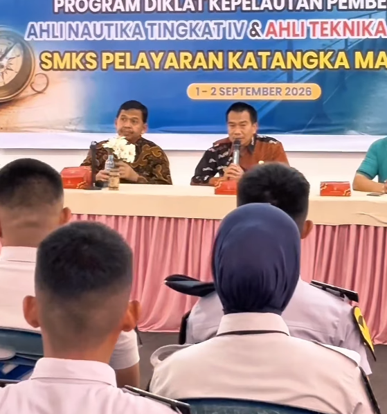 Jemput Bola di SMK Pelayaran Katangka, KSOP Utama Makassar Terbitkan Puluhan Buku Pelaut On the Spot